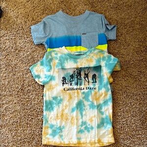 Boys bundle of 2 Hurley and art class T-shirts size 4/5